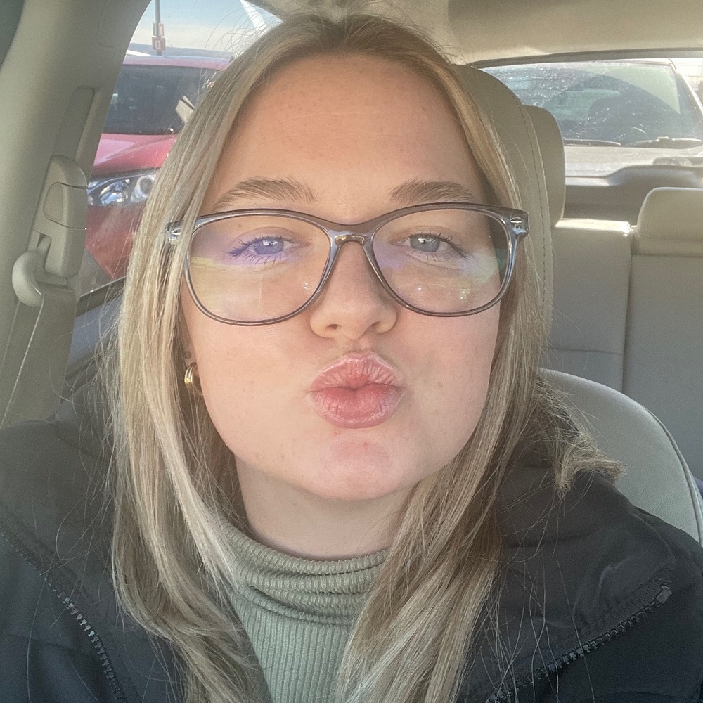 Meet your Posher, Cami